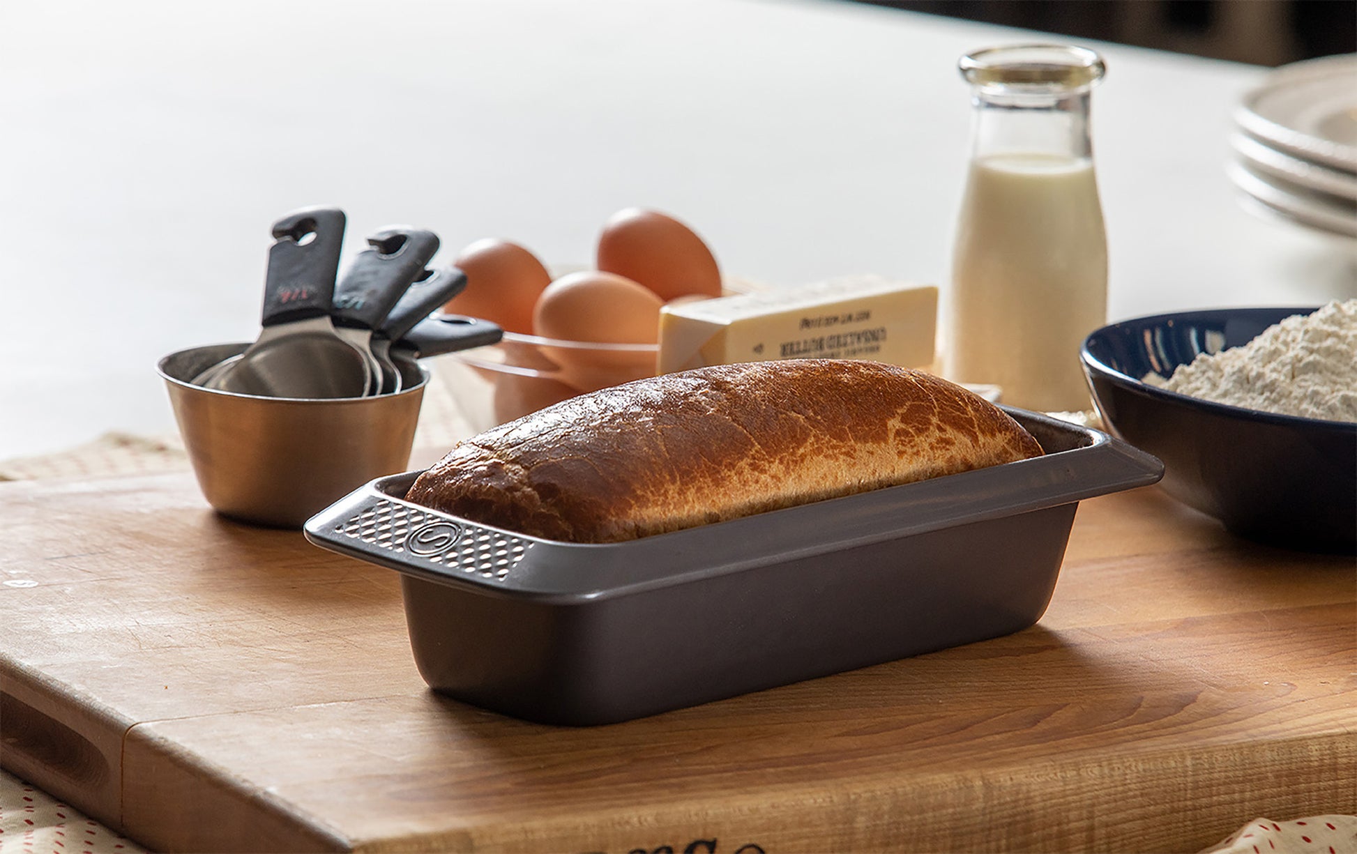 10-Inch Rimmed Loaf Pan – Saveur Selects
