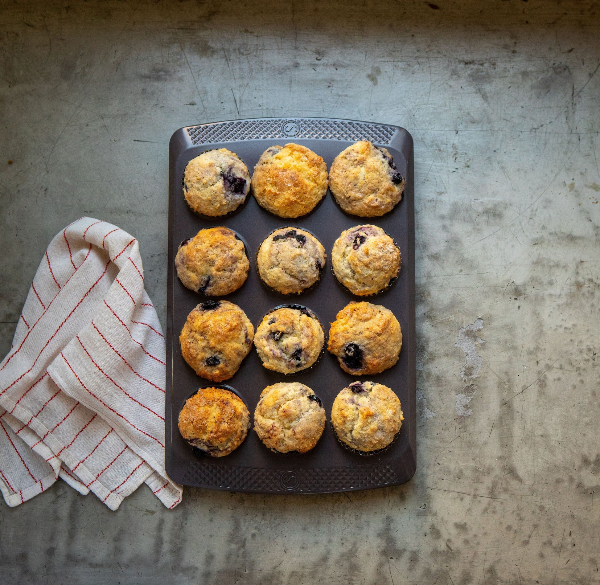 USA 12 Cup Muffin Pan – The Seasoned Gourmet