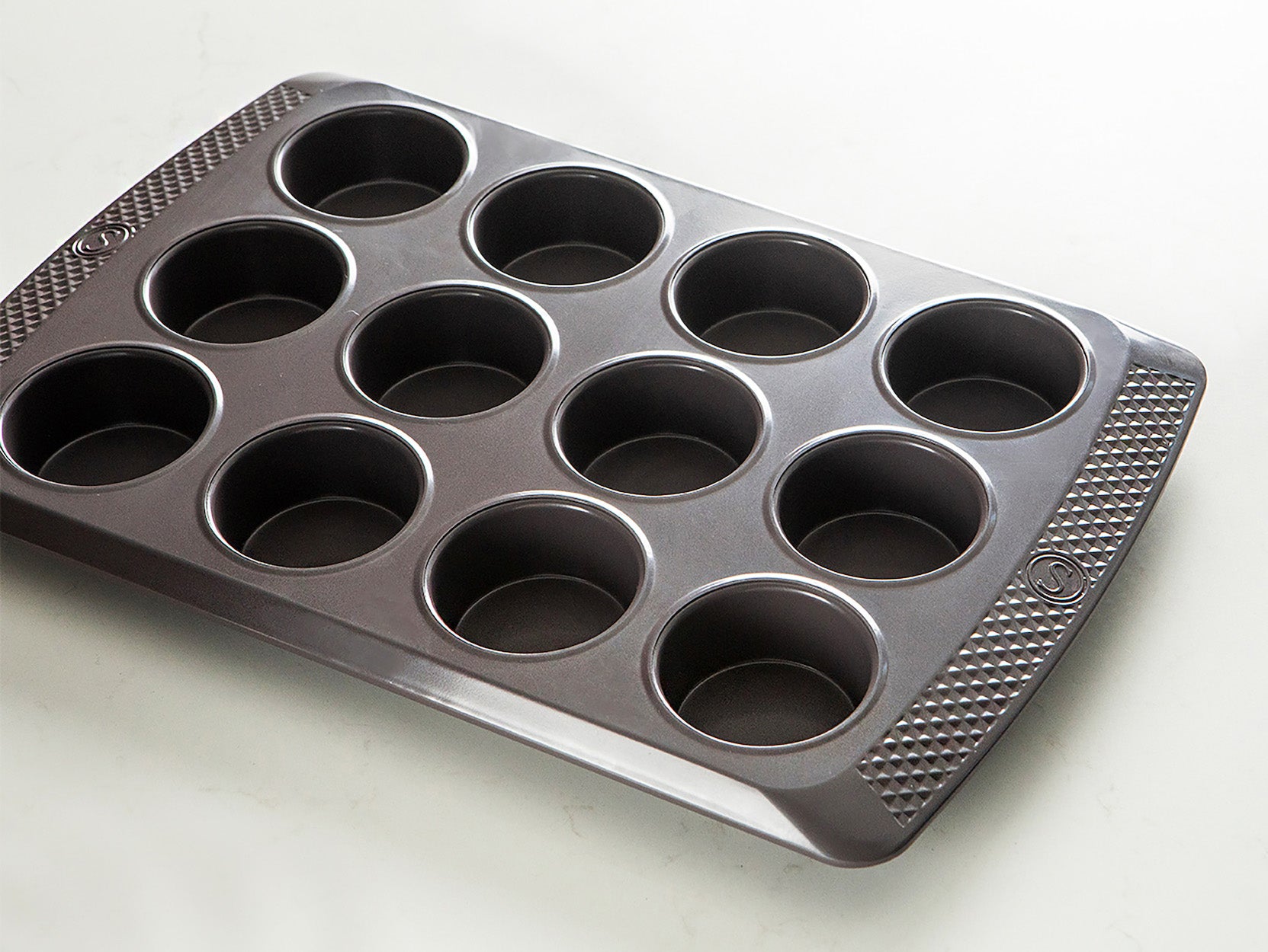 Shellwei 2 Pcs 12 Cups Non Stick Popover Pan Muffin Pan Mini Cupcake Pan  for Oven Baking, Carbon Steel(Gray)